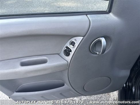 Used 2005 Jeep Liberty Limited image 18