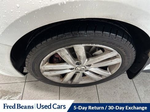 Used 2013 Volkswagen Jetta GLI FWD image 2