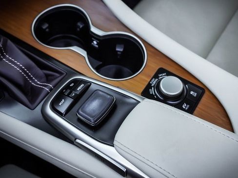 Used 2016 Lexus RX 450h AWD image 15