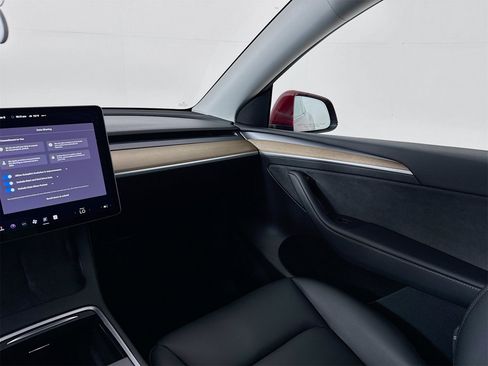 Used 2022 Tesla Model Y Long Range image 23