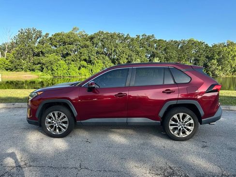 Used 2021 Toyota RAV4 XLE Premium FWD image 3