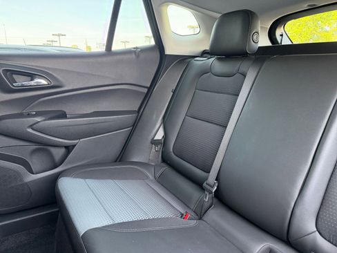 Used 2025 Chevrolet Trax LT image 38