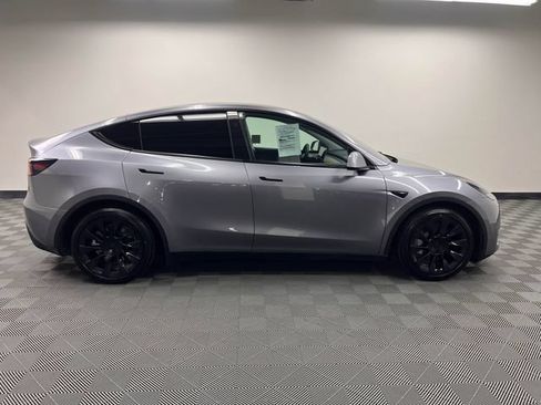 Used 2025 Tesla Model Y Long Range AWD/4WD image 4