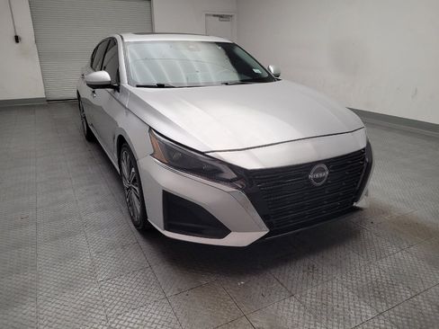 Used 2024 Nissan Altima 2.5 SL FWD image 14