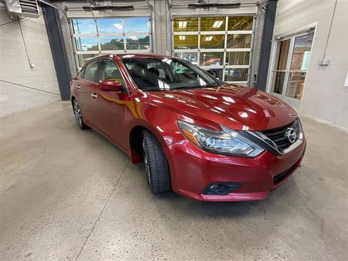 Used 2016 Nissan Altima 2.5 SR FWD image 7
