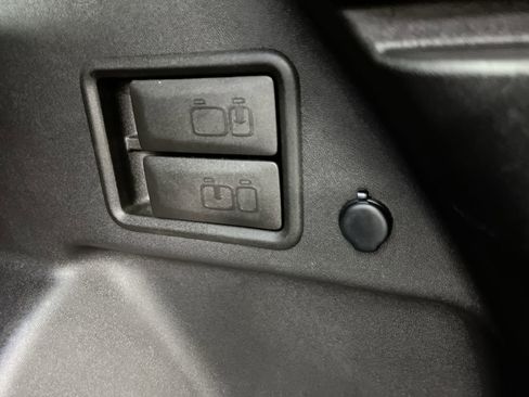 Certified 2023 GMC Terrain SLT image 30