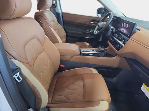 New 2026 Nissan Pathfinder Platinum w/ Cargo Package image 10