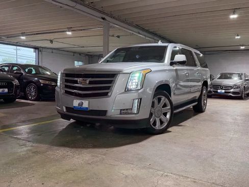 Used 2017 Cadillac Escalade ESV Luxury AWD/4WD image 1