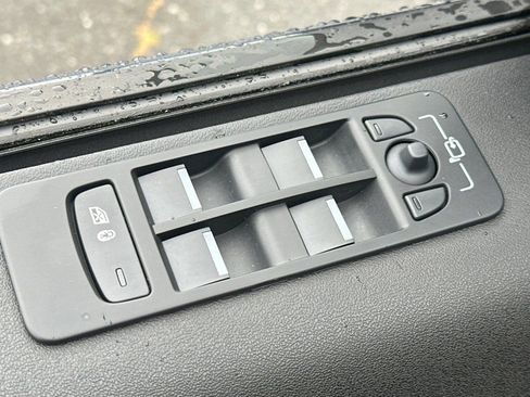 Certified 2025 Land Rover Discovery Sport Dynamic SE AWD/4WD image 14