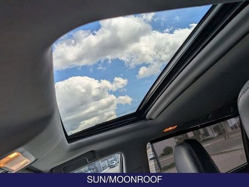 Used 2017 Toyota Highlander XLE image 12