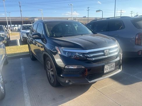 Used 2017 Honda Pilot Elite image 2