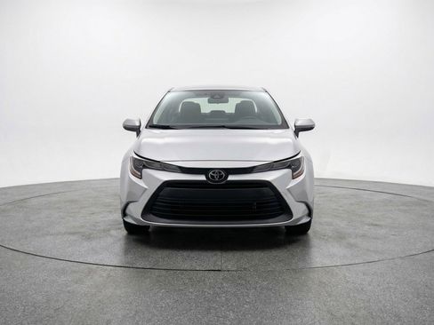 Used 2025 Toyota Corolla LE image 2