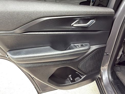 Used 2023 Jeep Grand Cherokee Laredo RWD image 14