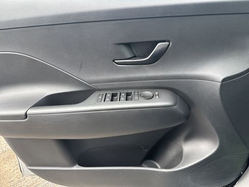 Used 2025 Hyundai Kona SE FWD image 9