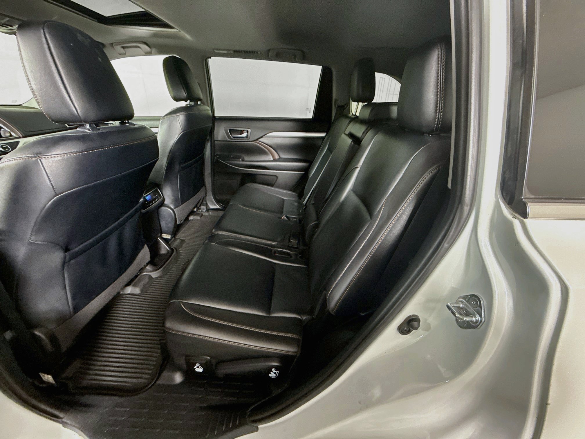 Certified 2019 Toyota Highlander XLE AWD/4WD image 23