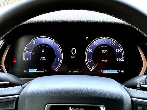Used 2025 Jeep Grand Cherokee L Altitude RWD image 27