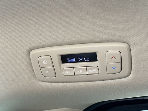 New 2026 Kia Carnival EX FWD image 24