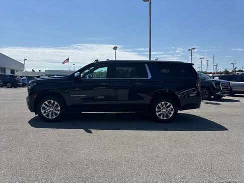 Used 2024 Chevrolet Suburban Premier AWD/4WD image 7