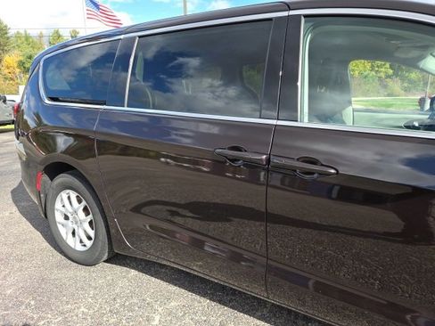 Used 2017 Chrysler Pacifica LX image 73