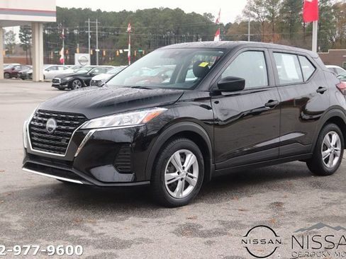 Used 2023 Nissan Kicks S image 3