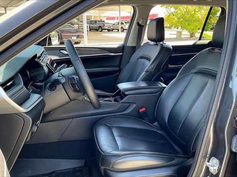 Used 2021 Jeep Grand Cherokee L Limited AWD/4WD image 8