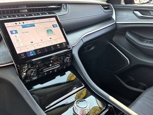 Used 2022 Jeep Grand Cherokee Limited image 24