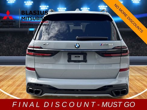 Used 2025 BMW X7 M60i w/ Climate Comfort Package image 6