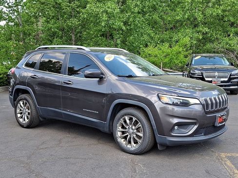Used 2019 Jeep Cherokee Latitude Plus FWD image 2