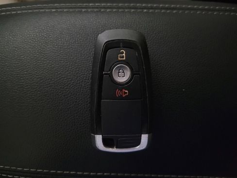 Used 2021 Ford Escape SE image 32