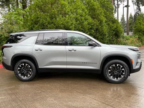 Used 2025 Chevrolet Traverse Z71 AWD/4WD image 3
