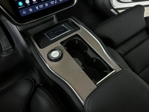 New 2025 Volvo EX90 Plus w/ Protection Package Premier image 17