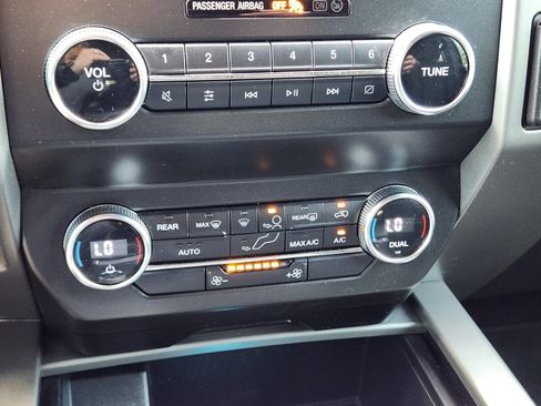 Used 2020 Ford Expedition XLT RWD image 14