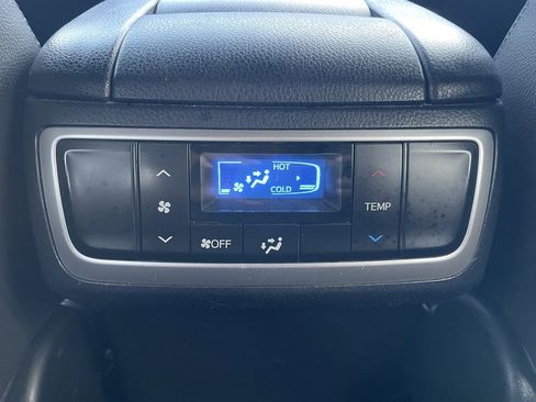 Used 2016 Toyota Highlander LE FWD image 33