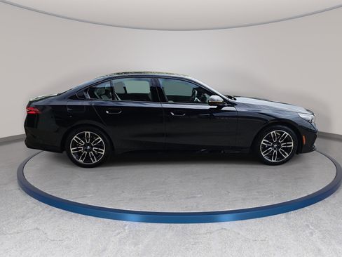 New 2026 BMW 530i w/ Executive Package RWD image 4