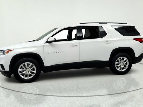 Certified 2021 Chevrolet Traverse LT FWD image 2
