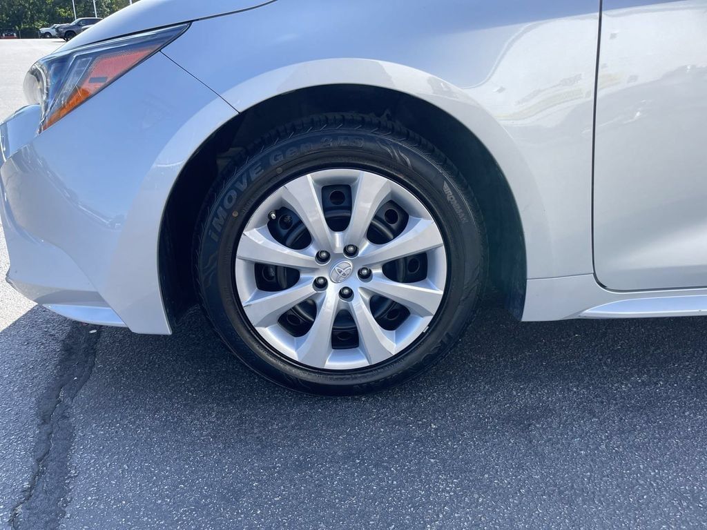 Used 2020 Toyota Corolla LE FWD image 8