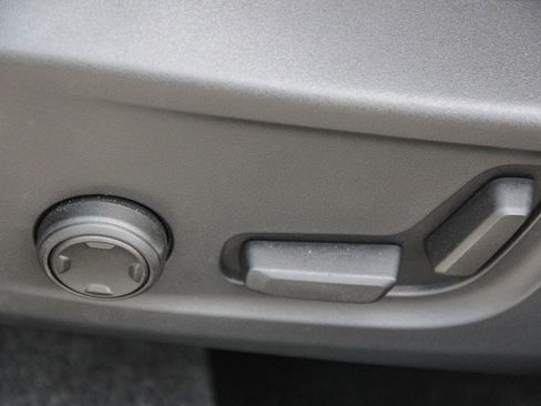 Used 2025 Volvo XC40 B5 Plus w/ Protection Package Premier image 21