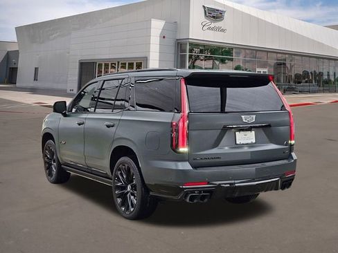 Used 2025 Cadillac Escalade V w/ LPO, ONYX Package image 4