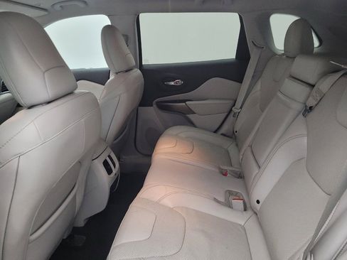 Used 2019 Jeep Cherokee Limited image 18