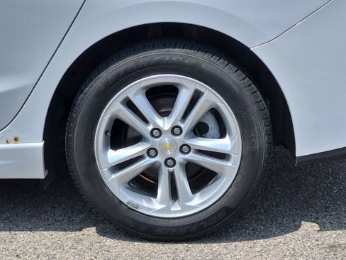 Used 2017 Chevrolet Cruze LT w/ Convenience Package FWD image 14