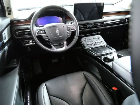 Certified 2023 Lincoln Nautilus Reserve AWD/4WD image 4