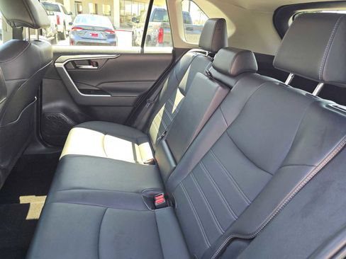 Used 2022 Toyota RAV4 XLE Premium image 35