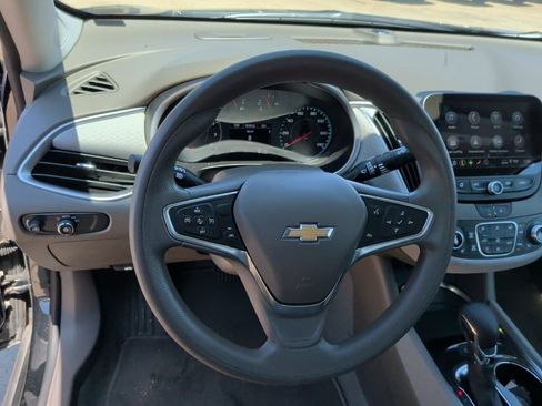 Used 2025 Chevrolet Malibu LT FWD image 16