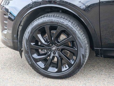 Used 2024 Land Rover Discovery Sport Dynamic SE image 9