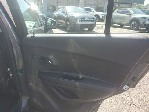 Used 2020 Chevrolet Trax LS FWD image 46