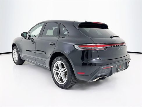 Used 2025 Porsche Macan image 3