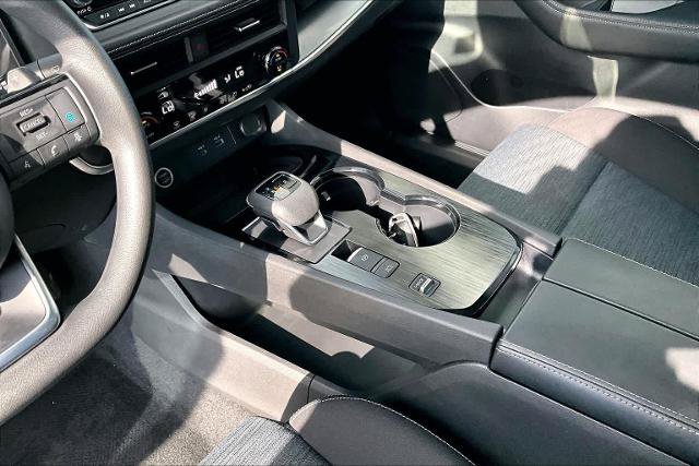 Certified 2023 Nissan Rogue SV FWD image 16