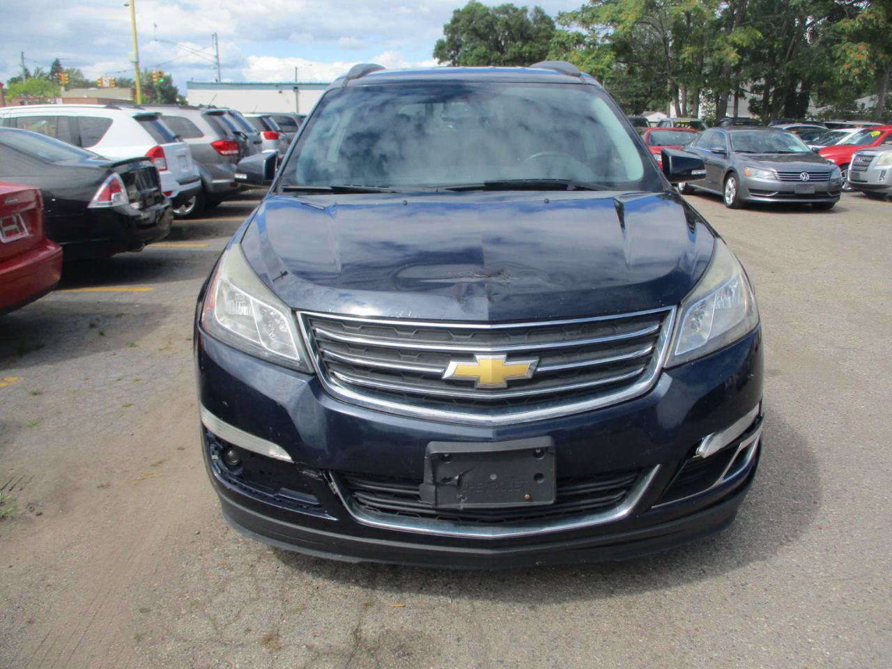 Used 2016 Chevrolet Traverse LT FWD image 2