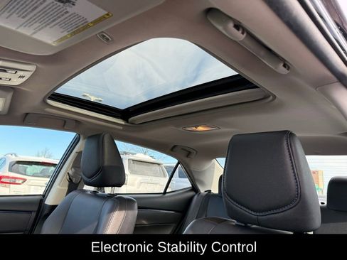 Used 2017 Toyota Corolla SE w/ SE Premium Package image 7