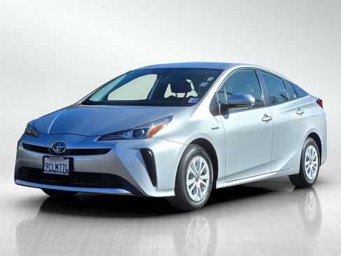 Used 2022 Toyota Prius LE image 8